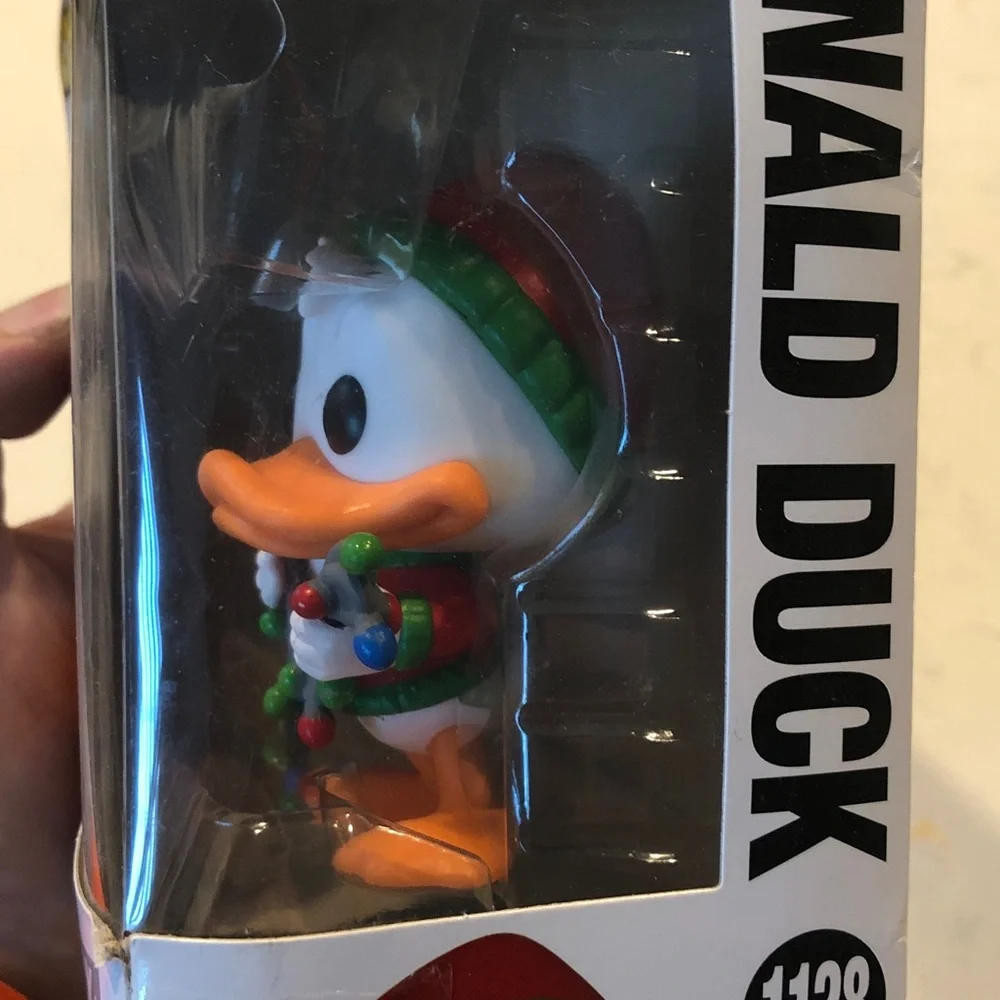 Funko Pop! Disney Donald Duck in Holiday Outfit